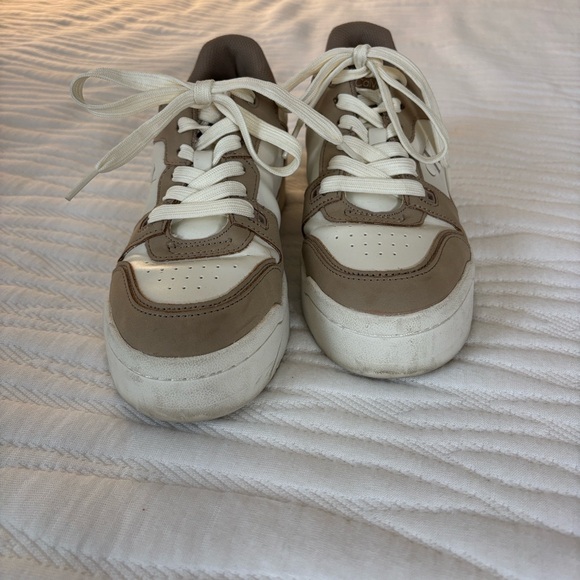 Calvin Klein Jeans White and Tan Sneakers size 8.5 - Picture 2 of 8